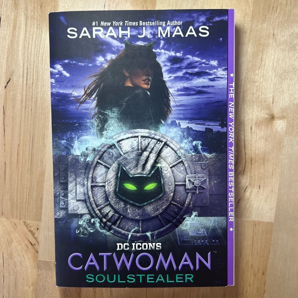 📚BUY 2 GET‎ 1 FREE Catwoman Soulstealer by Sara J. Maas